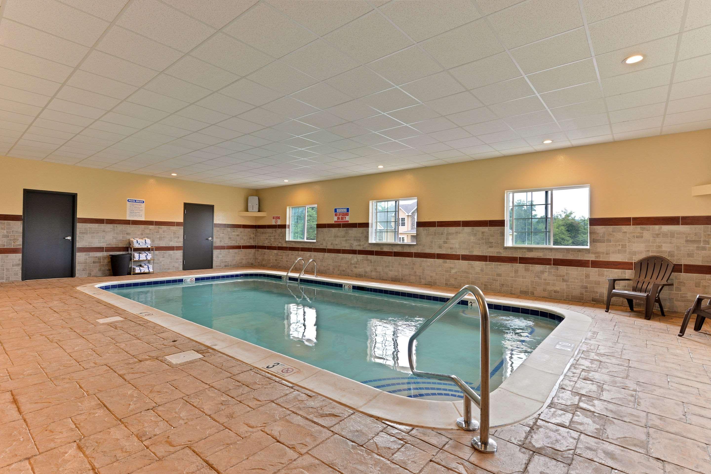 Days Inn & Suites By Wyndham Manheim Lebanon Exterior photo