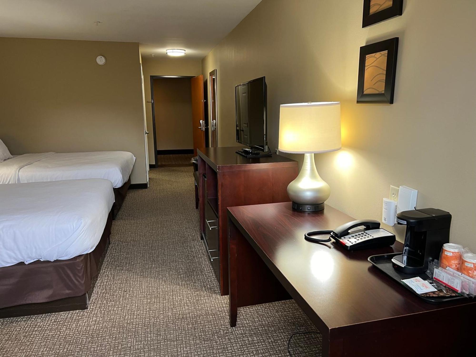 Days Inn & Suites By Wyndham Manheim Lebanon Exterior photo